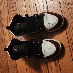 Air Jordan 1 SE Mid Wear-Away size 3 Youth